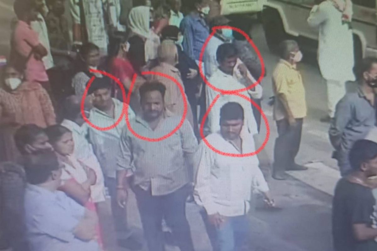 Congress Bharat Jodo Yatra: തമിഴ്നാട്ടിൽ നിന്നുള്ള സംഘമാണ് കാൽനട യാത്രയിൽ കടന്നുകൂടിയത്. 