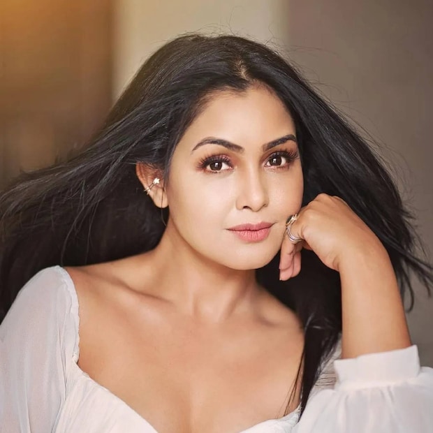  ഇ ടൈംസുമായി അടുത്തിടെ നടത്തിയ സംഭാഷണത്തിൽ താൻ എങ്ങനെ വഞ്ചിക്കപ്പെട്ടുവെന്ന് അവർ വിശദീകരിക്കുകയും അത്തരം ഓൺലൈൻ തട്ടിപ്പുകളെക്കുറിച്ച് ജാഗ്രത പാലിക്കാൻ തന്റെ ആരാധകർക്ക് മുന്നറിയിപ്പ് നൽകുകയും ചെയ്തു. പ്രമുഖ ഫാഷൻ ബ്രാൻഡിന്റെ സൈറ്റിലെ ഇടപാടിന് ശേഷമാണ് തട്ടിപ്പിനിരയായത് എന്ന് അവർ പറഞ്ഞു. വിശദമായി വായിക്കാം (തുടർന്നു വായിക്കുക)