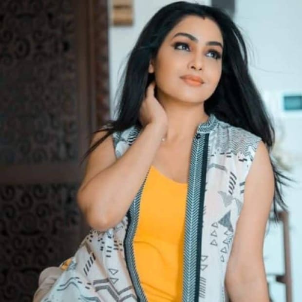  ജനപ്രിയ ടിവി കോമഡി ഷോ ഭാഭിജി ഘർ പേ ഹേ വർഷങ്ങളായി ആരാധകരുടെ മനം കവർന്നതാണ്. പ്രേക്ഷകപ്രിയ കഥാപാത്രമായ അംഗൂരി ഭാഭിയെ അവതരിപ്പിക്കുന്ന ഷോയിലെ പ്രധാന നടി ശുഭാംഗി ആത്രേയ്ക്ക്  (Shubhangi Atre) ഒട്ടേറെ ആരാധകരുണ്ട്. നടി ഒരു ഓൺലൈൻ തട്ടിപ്പിന് ഇരയായിരിക്കുന്നു. ശുഭാംഗി സൈബർ സെല്ലിൽ പരാതി നൽകുകയും. അതേക്കുറിച്ച് സംസാരിക്കുകയും ചെയ്തു