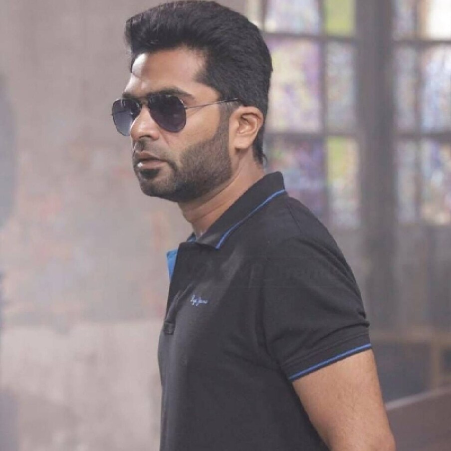  സെപ്തംബർ 2 ന് പുറത്തിറങ്ങിയ സിനിമയുടെ ട്രെയ്‌ലറിന് മികച്ച പ്രതികരണമാണ് ലഭിച്ചത്. ചിമ്പുവിനൊപ്പം സിദ്ധി ഇറ്റ്നാനി, നീരജ് മാധവ്, രാധിക ശരത്കുമാർ, തുടങ്ങിയവരും ചിത്രത്തിൽ പ്രധാന കഥാപാത്രങ്ങളെ അവതരിപ്പിക്കുന്നു