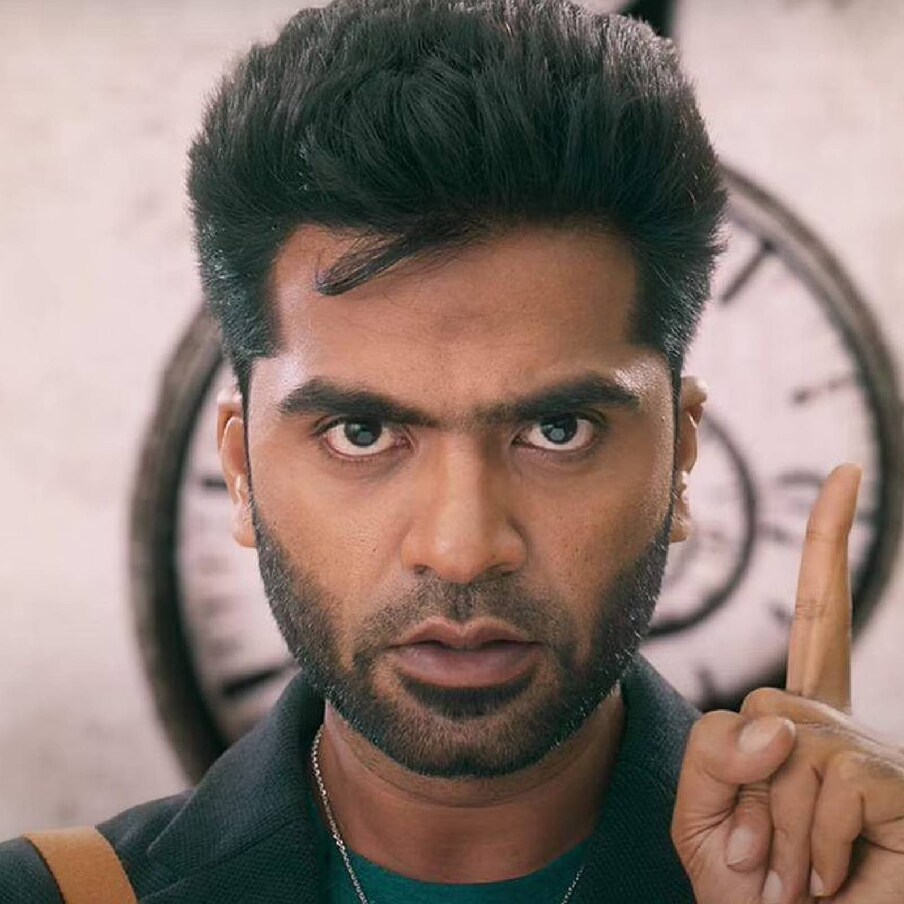  പ്രൊഡക്ഷൻ കമ്പനി ഹെലികോപ്റ്റർ മാർക്കറ്റിംഗ് ടൂൾ എന്ന നിലയിൽ മാത്രമാണ് ഉപയോഗിച്ചതെന്നും വെളിപ്പെടുത്തി. തിരികെ പോകുന്നതിനുമുമ്പ്, ഹെലികോപ്റ്റർ ഇവന്റ് സൈറ്റിന് മുകളിലൂടെ കുറച്ച് തവണ വട്ടമിട്ടു. ഇത് ചില കിംവദന്തികൾക്ക് കാരണമായി. അഭിനേതാക്കളും അണിയറപ്രവർത്തകരും മറ്റുള്ളവരും ഹെലികോപ്റ്റർ ഉപയോഗിച്ചിട്ടില്ലെന്ന് ഉറവിടം സ്ഥിരീകരിച്ചു