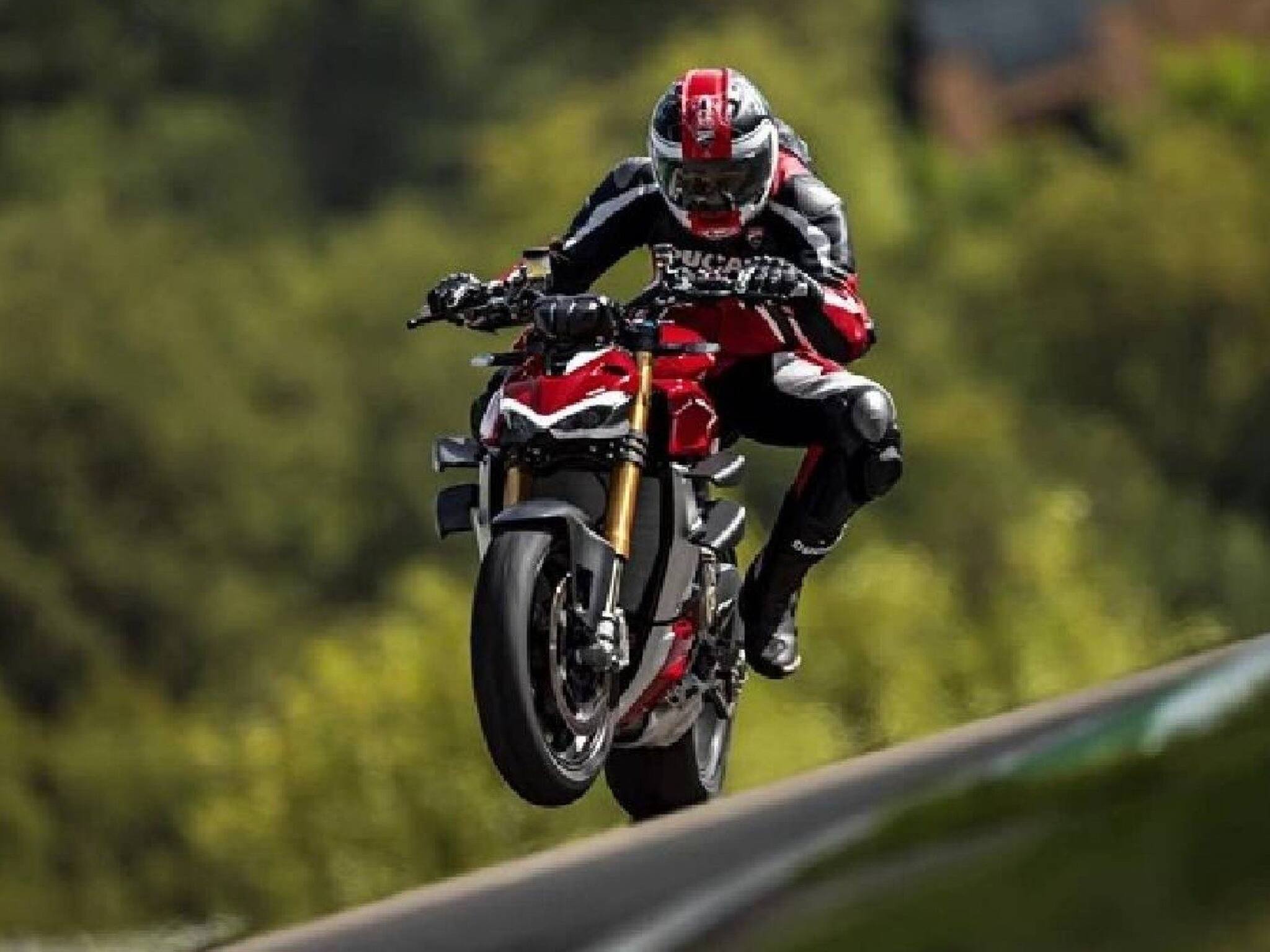 Ducati Streetfighter V4 |  മിന്നൽ പോലെ പായുന്ന ഡുക്കാട്ടി സ്ട്രീറ്റ് ഫൈറ്റർ വി4; ഡിസൈനും ഫീച്ചറുകളും മറ്റ് സവിശേഷതകളും