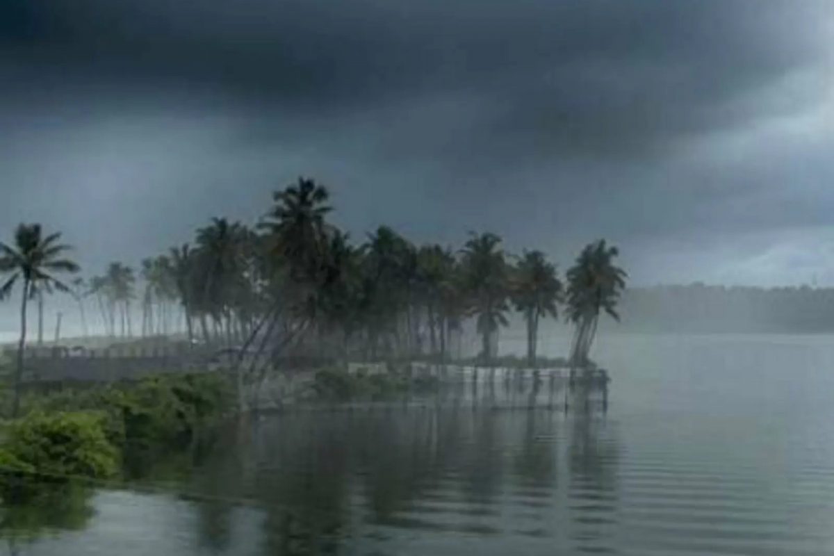 ആറ് ജില്ലകളിൽ ഇടിമിന്നലോട് കൂടിയ മഴയ്ക്ക് സാധ്യത; കേരള ലക്ഷദ്വീപ് തീരങ്ങളില്‍ മത്സ്യബന്ധനത്തിന് വിലക്ക്