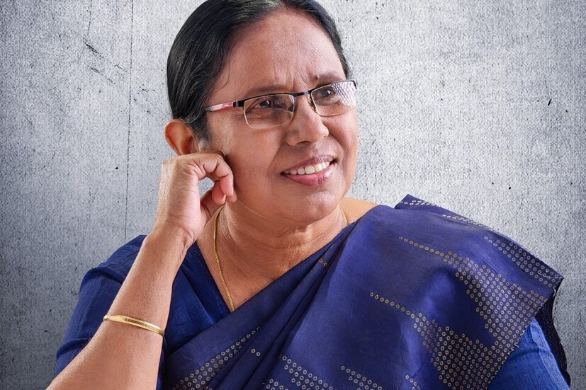  അക്കാദമിക് കൗണ്‌സില്‍ കണ്‍വീനര്‍ അധ്യക്ഷനായ അഡ്‌ഹോക് കമ്മിറ്റിയാണ് സിലബസ് തയ്യറാക്കിയത്. ഇന്നലെയാണ് സിലബസ് പുറത്തിറങ്ങിയത്. 9 വര്‍ഷത്തിന് ശേഷമാണ് കണ്ണൂരില്‍ സിലബസ് പരിഷ്‌കരണം നടക്കുന്നത്. പി ജി ക്ലാസുകള്‍ ആരംഭിച്ച ശേഷമാണ് സിലബസ് പുറത്തുവരുന്നത്. ഓഗസ്റ്റ് 8നാണ് പി ജി ക്ലാസുകള്‍ ആരംഭിച്ചത്. ഗാന്ധിജി, ഡോ. ബി ആര്‍ അംബേദ്കര്‍, സി കെ ജാനു എന്നിവരുടെ ആത്മകഥയ്ക്ക് ഒപ്പമാണ് കെ കെ ശൈലജയുടെ ആത്മകഥയും ഉള്‍പ്പെട്ടിട്ടുള്ളത്. കഴിഞ്ഞ ഏപ്രിലില്‍ ഡല്‍ഹി കേരള ഹൗസില്‍വെച്ച് 'മൈ ലൈഫ് ആസ് എ കോമ്രേഡ്' മുഖ്യമന്ത്രി പിണറായി വിജയനാണ് പ്രകാശനം ചെയ്തത്.