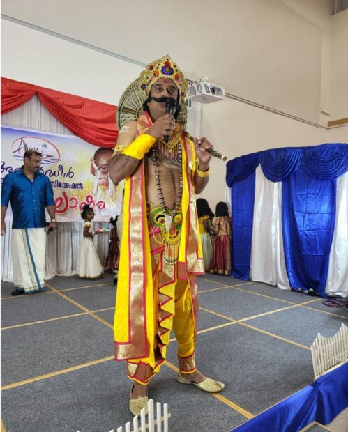  ഇരുപതിലധികം വിഭവങ്ങളോടുകൂടിയ ഓണസദ്യ  ആഘോഷത്തിൻറെ ഏറ്റവും വലിയ ആകർഷണമായിരുന്നു. ബ്രിട്ടണിൽ കിട്ടാന്‍ പ്രയാസമുള്ള നാടൻ പച്ചക്കറികളും , ഞാലിപൂവനും നാടൻപപ്പടവും എല്ലാം സംഘാടകർ ഏറെ പണിപ്പെട്ടാണ് ഇവിടെ എത്തിച്ചത്.