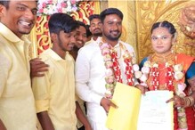 'ശനിയും ഞായറും ക്രിക്കറ്റ് കളിക്കാൻ അനുവദിക്കാം'; വിവാഹ ചടങ്ങിനിടെ വധുവിനെകൊണ്ട് കരാർ ഒപ്പിടീച്ച് വരന്റെ കൂട്ടുകാർ