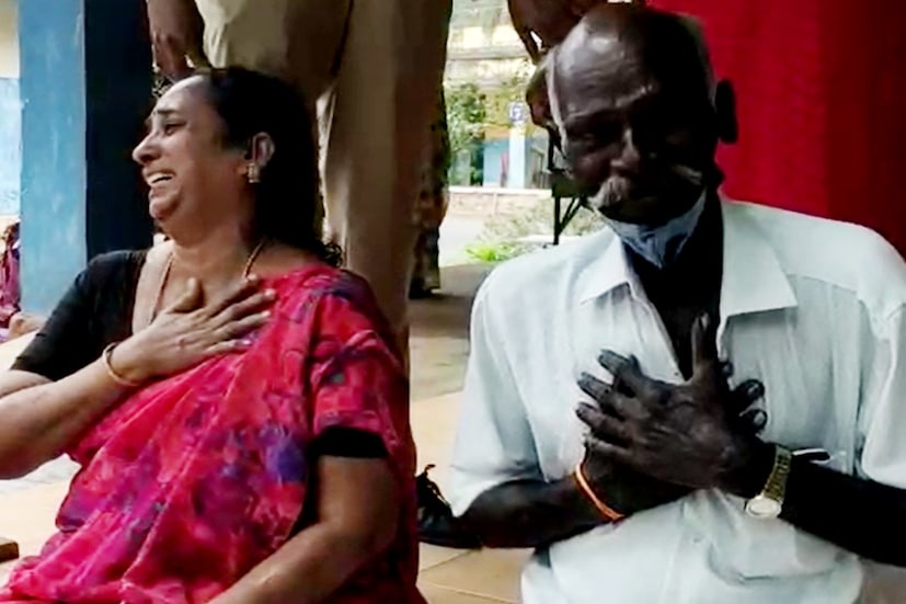  പുലർച്ചെ അനീഷും നിഖിതയും കിടന്ന മുറിയിൽ വലിയ വഴക്കും ബഹളവും നടക്കുന്നത് കേട്ട് അനീഷിന്റെ അച്ഛനും അമ്മയും അനിയനും കമ്പിപ്പാരയ്ക്ക് മുറി കുത്തിപൊളിച്ചു അകത്തു കയറിയപ്പോഴാണ് രക്തത്തിൽ കുളിച്ചു കിടക്കുന്ന നിഖിതയെ കാണുന്നത്. നിഖിതയുടെ വീട്ടിൽ നിന്ന് കൊണ്ട് വന്ന നിലവിളക്ക് ഉപയോഗിച്ചാണ് അനീഷ് നിഖിതയുടെ തലയ്ക്കു അടിച്ചത്.