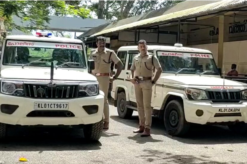  അനീഷ് സംശയരോഗം ഉള്ള ആളായിരുന്നെന്നും മുറിക്കുള്ളിൽ കയറിയ മാതാപിതാക്കളോടും അനീഷ് പ്രകോപനപരമായി പെരുമാറിയെന്നും പറയപ്പെടുന്നു. ഒടുവിൽ വീട്ടുകാർ പോലീസിനെ അറിയിച്ചു. പൊലീസ് എത്തി നിഖിതയെ വർക്കല താലൂക്ക് ആശുപത്രിയിൽ എത്തിച്ചെങ്കിലും മരണപ്പെട്ടിരുന്നു