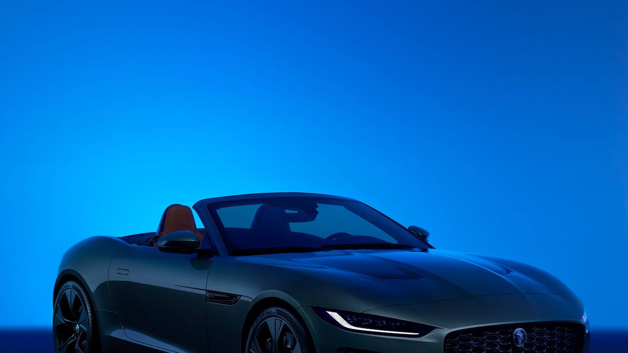 ഡിസൈനിലും ഇന്റീരിയറിലും ഫീച്ചറുകളിലും വേറിട്ടു നിൽക്കുന്ന ജാഗ്വാർ എഫ്-ടൈപ്പ് 2023