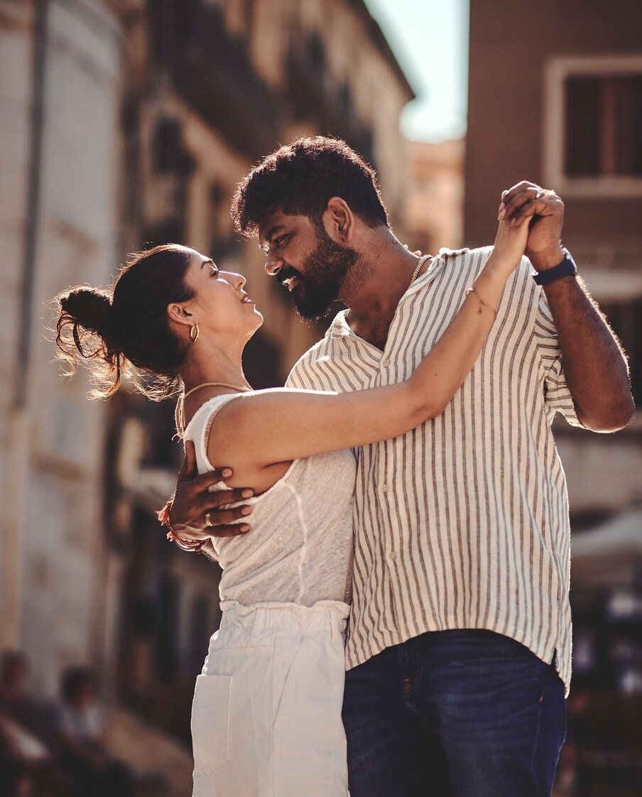  'സ്വന്തം ജോലിയിൽ സർവം സമർപ്പിച്ച് അവർ പണിയെടുക്കും. എനിക്കൊപ്പമുള്ളപ്പോൾ ഒരു അഭിനേത്രി എന്ന നിലയിൽ പെരുമാറില്ല. ചിലപ്പോൾ ഞങ്ങൾ രാത്രി പന്ത്രണ്ടരയ്ക്കോ ഒരു മണിക്കോ ആവും ഭക്ഷണം കഴിക്കുക. മറ്റു ചിലപ്പോൾ സിനിമ കണ്ടിരുന്ന് വൈകി ഉറങ്ങും...