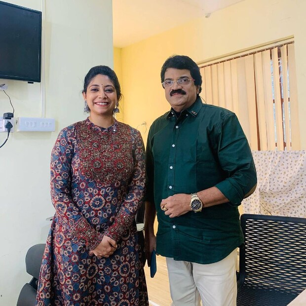  കുറച്ചു ദിവസങ്ങൾക്കു മുൻപ് ഗായകൻ എം.ജി. ശ്രീകുമാർ അവതരിപ്പിച്ച ഷോയിൽ അഭയയും അമ്മയും പങ്കെടുത്തിരുന്നു. തന്റെ സംഗീത കരിയറിൽ ശ്രദ്ധ നൽകാൻ ഇനി സമയം നീക്കിവയ്ക്കുന്ന കാര്യത്തെക്കുറിച്ച് അഭയ ഗൗരവത്തോടെ സംസാരിച്ചിരുന്നു