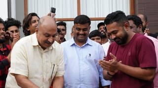 സിനിമാ ലൊക്കേഷനിലെ ജന്മദിനാഘോഷം സിനിമാ ലൊക്കേഷനിലെ ജന്മദിനാഘോഷം