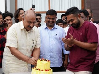 സിനിമാ ലൊക്കേഷനിലെ ജന്മദിനാഘോഷം