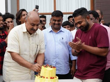 സിനിമാ ലൊക്കേഷനിലെ ജന്മദിനാഘോഷം