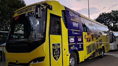 കേരള ബ്ലാസ്റ്റേഴ്സ് ടീം ബസ് കേരള ബ്ലാസ്റ്റേഴ്സ് ടീം ബസ്