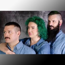 ഭർത്താവിനും കാമുകനുമൊപ്പം ഒരേ വീട്ടിൽ താമസിച്ച് യുവതി; 39കാരിയായ ഫിറ്റ്നസ് ട്രെയിനറുടെ ജീവിതം വൈറലാകുന്നു