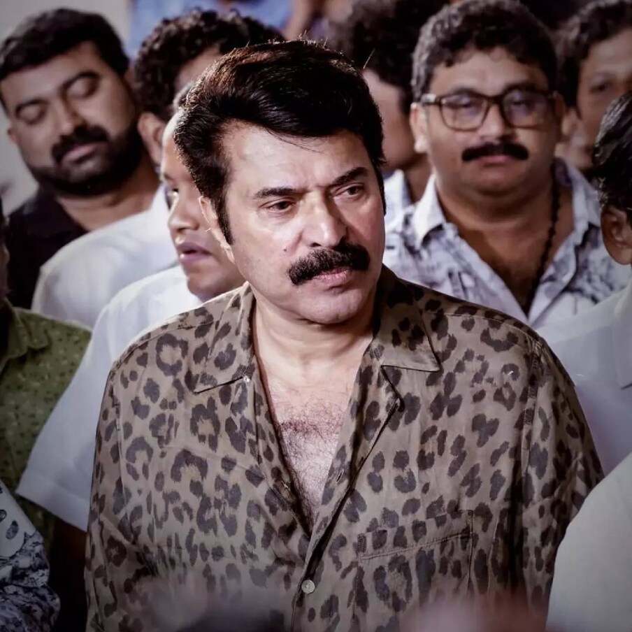  അടുത്തിടെ പുറത്തിറങ്ങിയ ചിത്രം ക്രിസ്റ്റഫറിന്റെ പ്രൊമോഷനുമായി ബന്ധപ്പെട്ടു നടന്ന ഒരു ചർച്ചയിലാണ് ഈ വിവരം അവതാരകൻ മമ്മൂട്ടിയുടെ ശ്രദ്ധയിൽപ്പെടുത്തിയത്. മലയാളത്തിൽ ഏറ്റവും കൂടുതൽ തവണ നായികാ നായകന്മാരായ പ്രേം നസീർ- ഷീല റെക്കോർഡിനൊപ്പം എത്തിയില്ലെങ്കിലും, ഇവരുടെ ചിത്രങ്ങളുടെ എണ്ണം തീരെ ചെറുതല്ല (തുടർന്ന് വായിക്കുക)