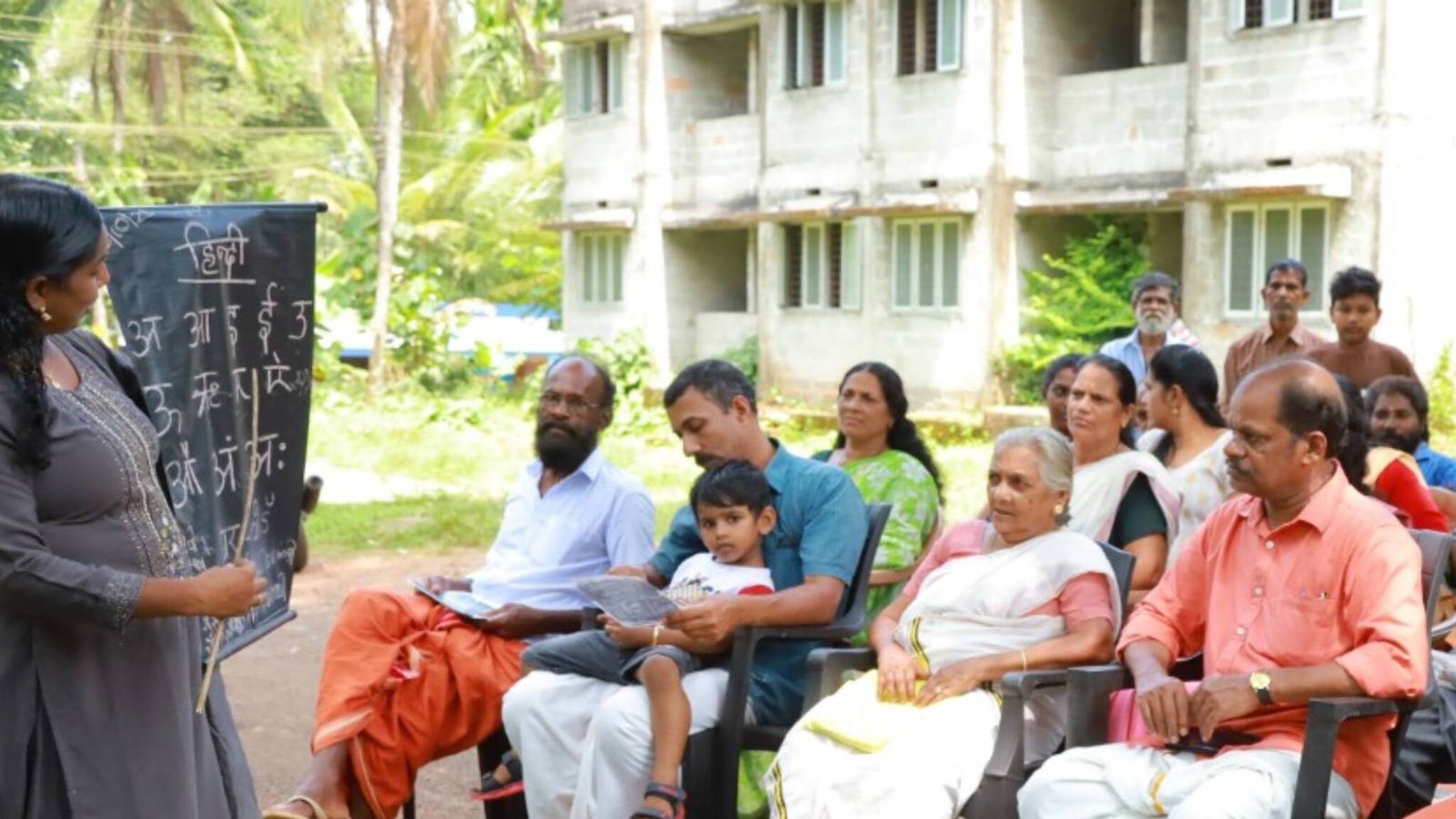 കൃപയാ സുനിയേ! അതിഥി തൊഴിലാളികളുടെ വരവ് കൂടി; ഈ ഗ്രാമം മുഴുവൻ ഹിന്ദി പഠിക്കുന്നു 