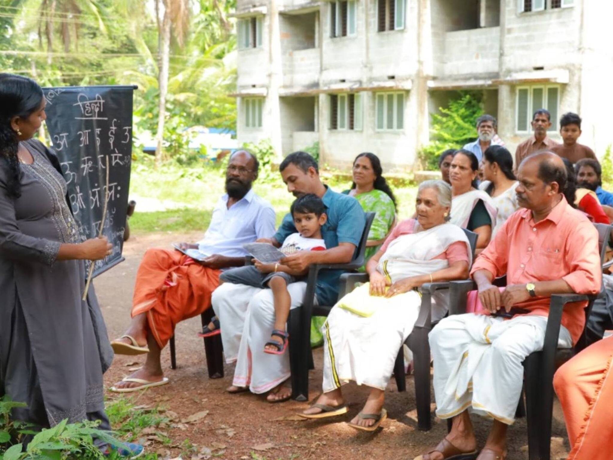 കൃപയാ സുനിയേ! അതിഥി തൊഴിലാളികളുടെ വരവ് കൂടി; ഈ ഗ്രാമം മുഴുവൻ ഹിന്ദി പഠിക്കുന്നു 