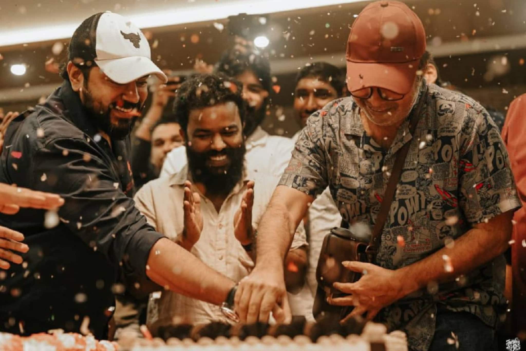 Padavettu | പാരിപ്പള്ളിയിൽ 'പടവെട്ടിന്റെ' ആവേശം; വിജയാഘോഷത്തിനെത്തി നിവിൻ പോളി