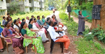 കൃപയാ സുനിയേ! അതിഥി തൊഴിലാളികളുടെ വരവ് കൂടി; ഈ ഗ്രാമം മുഴുവൻ ഹിന്ദി പഠിക്കുന്നു കൃപയാ സുനിയേ! അതിഥി തൊഴിലാളികളുടെ വരവ് കൂടി; ഈ ഗ്രാമം മുഴുവൻ ഹിന്ദി പഠിക്കുന്നു
