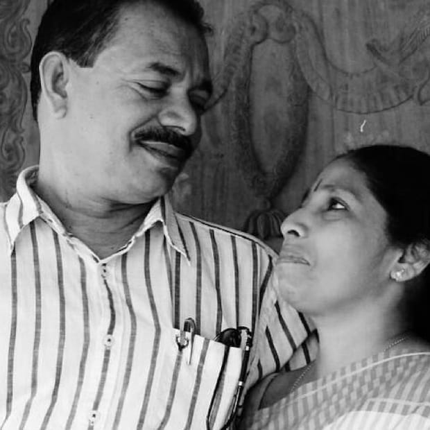  2021ൽ പിതാവിന്റെ വിയോഗശേഷം വന്ന മാതാപിതാക്കളുടെ വിവാഹവാർഷിക ദിനത്തിൽ അഭയ പോസ്റ്റ് ചെയ്ത ചിത്രമാണിത്