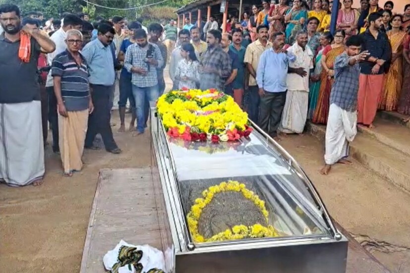  സസ്യാഹാരം മാത്രം കഴിക്കുന്ന, അക്രമാസക്തിയൊന്നും കാട്ടാത്ത ബബിയയെ അത്ഭുതത്തോടെയാണ് ഭക്തർ കാണുന്നത്. 2 വർഷം മുൻപ് മുതല ക്ഷേത്ര നടയില്‍ എത്തിയത് ഭക്തര്‍ക്ക് കൗതുകകാഴ്ചയായിരുന്നു.