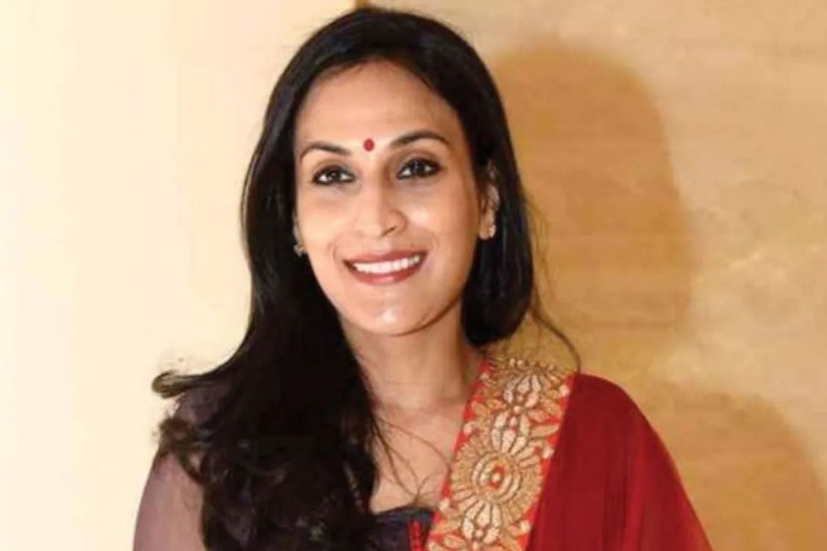  ഐശ്വര്യ രജനീകാന്തിന് സംഗീത സംവിധായകൻ അനിരുദ്ധ് രവിചന്ദറുമായി അടുപ്പം എന്നാണ് ബയൽവാന്റെ മറ്റൊരു ആരോപണം. പല നടിമാരുമായും അടുപ്പമുണ്ട് എന്ന ആരോപണങ്ങളിൽ സ്ഥിരസാന്നിധ്യമാണ് അനിരുദ്ധ് എന്നത് മറ്റൊരു കാര്യം. അതാവും ബയൽവാനും പരീക്ഷിക്കാൻ തുനിഞ്ഞത്