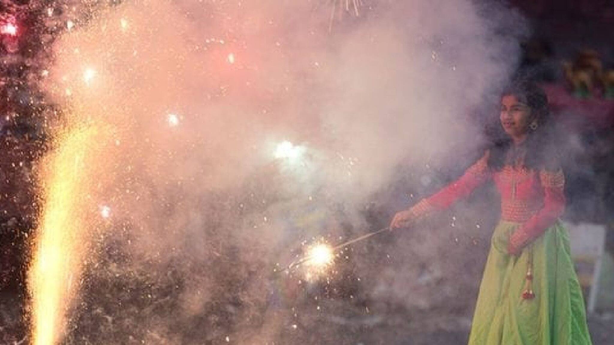 Green Crackers | എന്താണ് ഹരിത പടക്കങ്ങൾ? അവ എങ്ങനെ തിരിച്ചറിയാം? പരിസ്ഥിതിക്ക് ഇണങ്ങുന്നതാണോ?