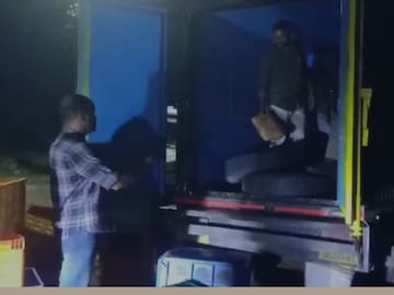 പിടിച്ചെടുത്ത കഞ്ചാവ് പിടിച്ചെടുത്ത കഞ്ചാവ്