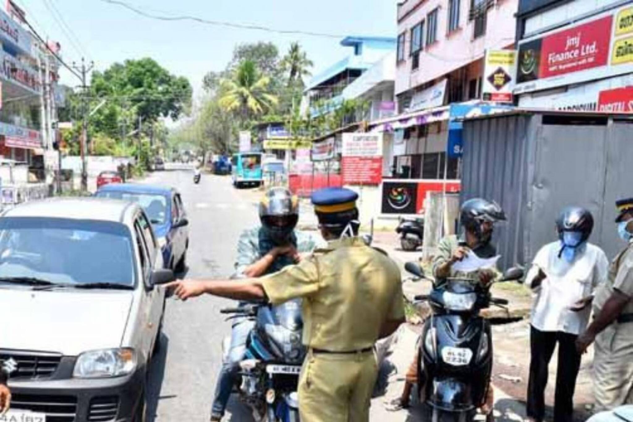 ബൈക്ക് തടഞ്ഞുനിർത്തി താക്കോലൂരി യുവാവിന്‍റെ PSC പരീക്ഷ മുടക്കിയ പൊലീസുകാരന് സസ്പെൻഷൻ