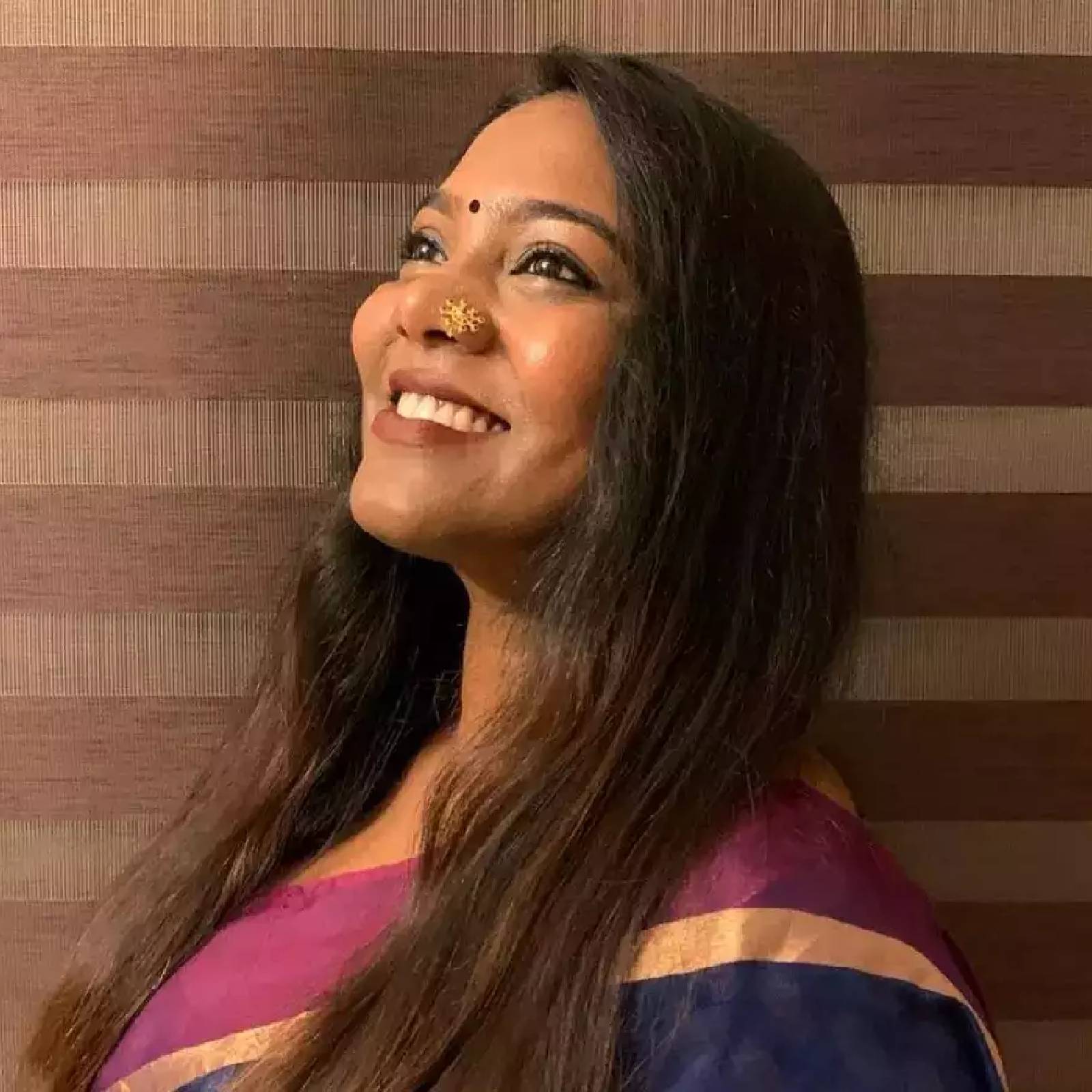  നടിമാരുടെ കൂട്ടത്തിൽ ഇവർ രണ്ടുപേരുമാണെങ്കിൽ, ഗായിക സയനോറയും ഇതേ പോസ്റ്റ് ഇട്ടിട്ടുണ്ട്. സയനോറയും ഭാഗമായ സിനിമയാണോ എന്ന് മാത്രമേ ഇനി അറിയേണ്ടതുള്ളൂ