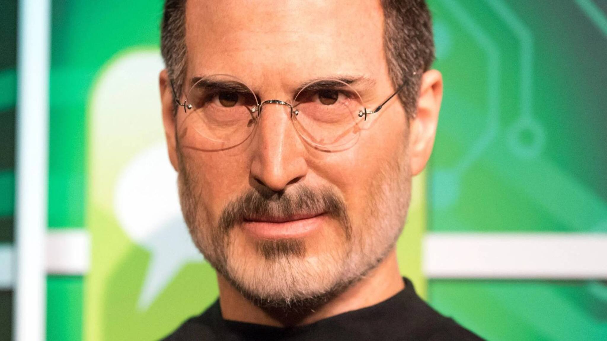 ആർട്ടിഫിഷ്യൻ ഇന്റലിജൻസിന്റെ സഹായത്തോടെ സ്റ്റീവ് ജോബ്സ്-ജോ റോഗൻ അഭിമുഖം; കയ്യടിച്ച് കേൾവിക്കാർ