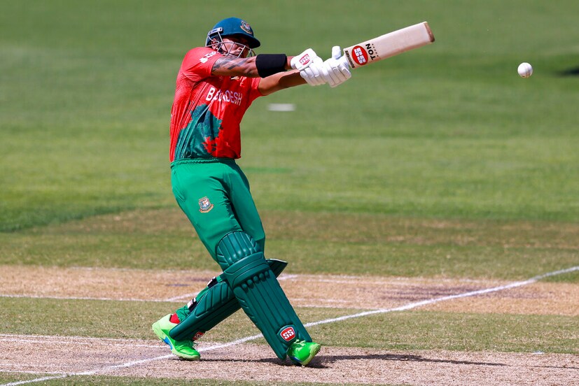 Soumya Sarkar plays a shot