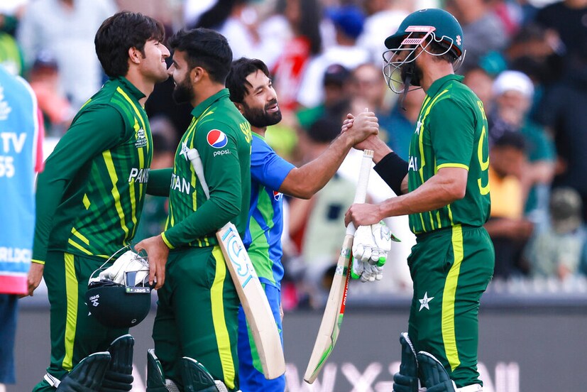 pakistan cricketers celebrate after entering semis