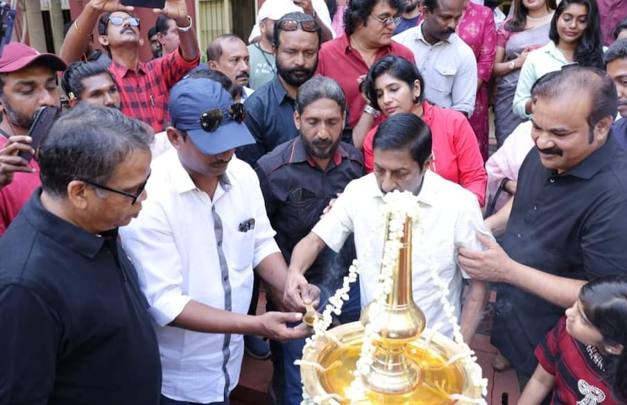 ജിബു ജേക്കബ് ഛായാഗ്രഹണം നിർവഹിക്കുന്നു. മനോജ് റാം സിംഗ് തിരക്കഥ സംഭാഷണമെഴുതുന്നു. മനു മഞ്ജിത്തിന്റെ വരികള്ക്ക് ഉണ്ണി ഇളയരാജാ സംഗീതം പകരുന്നു.എഡിറ്റിംഗ്- രഞ്ജന് ഏബ്രഹാം, പ്രൊഡക്ഷന് ഡിസൈനര്-ജോസഫ് നെല്ലിക്കല്,കോസ്റ്റ്യൂം-സുജിത് മട്ടന്നൂര്, മേക്കപ്പ്-ഷാജി പുല്പ്പള്ളി, അസ്സോസ്സിയേറ്റ് ഡയറക്ടര്-അനീവ് സുകുമാരന്, പ്രൊഡക്ഷന് കണ്ട്രോളര്- ഷെമീജ് കൊയിലാണ്ടി,പി ആർ ഒ- എ എസ് ദിനേശ്. ജിബു ജേക്കബ് ഛായാഗ്രഹണം നിർവഹിക്കുന്നു. മനോജ് റാം സിംഗ് തിരക്കഥ സംഭാഷണമെഴുതുന്നു. മനു മഞ്ജിത്തിന്റെ വരികള്ക്ക് ഉണ്ണി ഇളയരാജാ സംഗീതം പകരുന്നു.എഡിറ്റിംഗ്- രഞ്ജന് ഏബ്രഹാം, പ്രൊഡക്ഷന് ഡിസൈനര്-ജോസഫ് നെല്ലിക്കല്,കോസ്റ്റ്യൂം-സുജിത് മട്ടന്നൂര്, മേക്കപ്പ്-ഷാജി പുല്പ്പള്ളി, അസ്സോസ്സിയേറ്റ് ഡയറക്ടര്-അനീവ് സുകുമാരന്, പ്രൊഡക്ഷന് കണ്ട്രോളര്- ഷെമീജ് കൊയിലാണ്ടി,പി ആർ ഒ- എ എസ് ദിനേശ്.