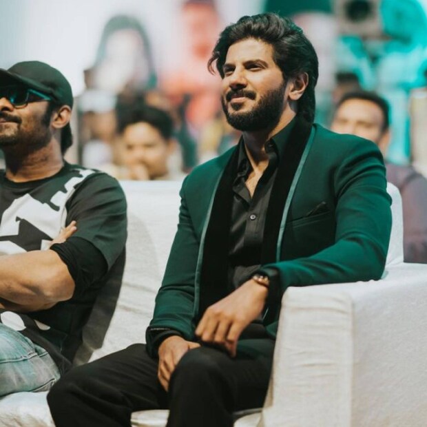  പ്രധാനപ്പെട്ട പരിപാടികളിലും ഫോട്ടോഷോട്ടുകളിലും ദുൽഖറിനെ തയാറാക്കാൻ ഒരു സ്റ്റൈലിസ്റ്റ് ഉണ്ട്. ഇതിന്റെ ചിത്രങ്ങളും വീഡിയോകളും മറ്റും ദുൽഖറിന്റെ ഇൻസ്റ്റഗ്രാം ഹാന്ഡിലിൽ ഉൾപ്പെടെ വരാറുമുണ്ട്. സ്റ്റൈലിസ്റ്റ് ഉണ്ടെങ്കിലും, ദുൽഖർ എന്ന നായകന്റെ സ്റ്റൈൽ സെൻസ് സ്വന്തമായി വികസിപ്പിച്ചെടുത്ത ഒന്നാണ് (തുടർന്ന് വായിക്കുക)
