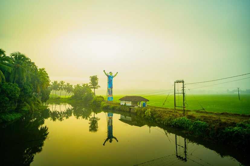  പുള്ളാവൂരിലെ പുഴയോരത്ത് സ്ഥാപിച്ച കട്ട് ഔട്ടുകള്‍ക്ക് പിന്നാലെ പാത്രമംഗലത്തെ സുനില്‍ ഛേത്രിയുടെ കട്ട് ഔട്ടും സമൂഹമാധ്യമങ്ങളില്‍ വൈറലായി കഴിഞ്ഞു .