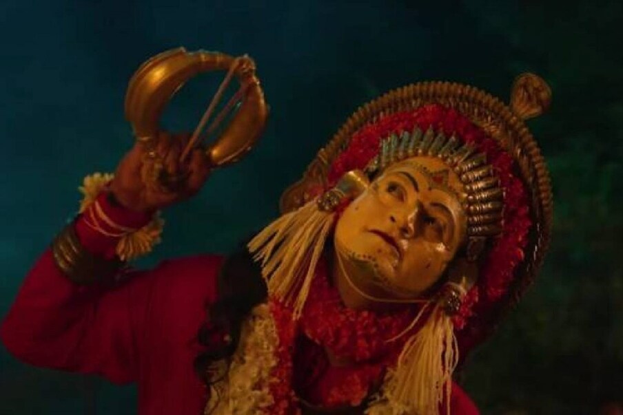  പ്രധാന കഥാപാത്രത്തെ അവതരിപ്പിച്ച ഋഷബ് ഷെട്ടിയാണ് ചിത്രത്തിന്റെ രചനയും സംവിധാനവും നിർവ്വഹിച്ചിരിക്കുന്നത്. ഹോംബാലെ ഫിലിംസിന് കീഴിൽ വിജയ് കിരഗന്ദൂരും ചലുവെ ഗൗഡയും ചേർന്ന് നിർമ്മിച്ച ഈ ചിത്രത്തിൽ ഋഷബ് ഷെട്ടി, സപ്തമി ഗൗഡ, കിഷോർ കുമാർ ജി എന്നിവർ പ്രധാന കഥാപാത്രങ്ങളെ അവതരിപ്പിക്കുന്നു. ഹിന്ദി പതിപ്പ് ആഴ്ചകളോളം നിരവധി ബോളിവുഡ് റിലീസുകൾക്ക് കടുത്ത മത്സരം നൽകി. പ്രഭാസ്, ധനുഷ്, അനുഷ്‌ക ഷെട്ടി, സിദ്ധാന്ത് ചതുർവേദി, ശിൽപ ഷെട്ടി തുടങ്ങി നിരവധി താരങ്ങൾ ചിത്രത്തെ പ്രശംസിച്ചു.