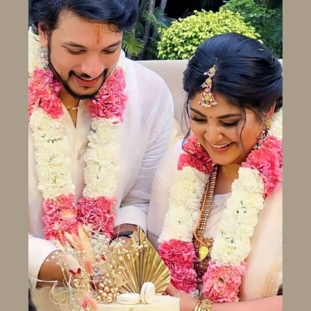  ഭർത്താവ് അടുക്കള കേറിയതിന്റെ അന്തരഫലം എന്നാണ് മഞ്ജിമയുടെ ക്യാപ്‌ഷൻ. ആരും അടിസ്ഥാനപരമായി തയാറാക്കി തുടങ്ങുന്ന ഭക്ഷണം തന്നെയാണ് ഗൗതം കാർത്തിക്കിനും അടുക്കളയിൽ ചെയ്യാനുണ്ടായിരുന്നത്