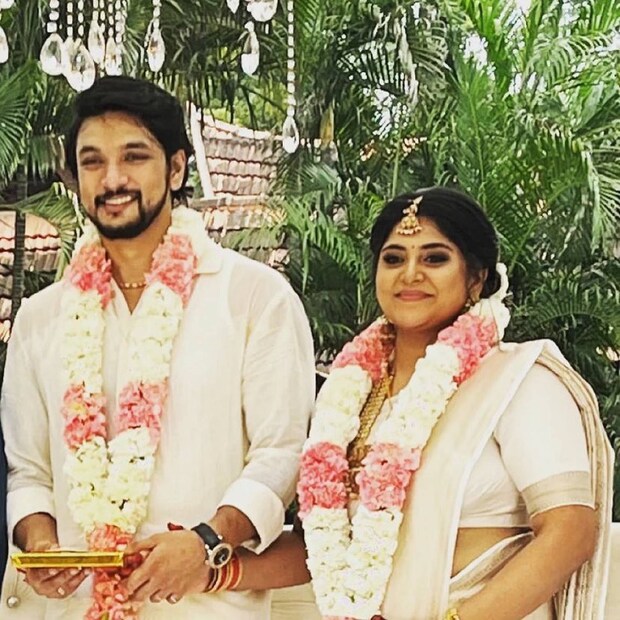  ചെന്നൈയിൽ വച്ചായിരുന്നു മഞ്ജിമ മോഹൻ, ഗൗതം കാർത്തിക് വിവാഹം. മലയാള ചലച്ചിത്ര മേഖലയിലെ മുതിർന്ന ഛായാഗ്രാഹകൻ വിപിൻ മോഹന്റെ മകളാണ് മഞ്ജിമ. സീനിയർ തമിഴ് നടൻ കാർത്തിക്കിന്റെ മകനാണ് ഗൗതം കാർത്തിക്