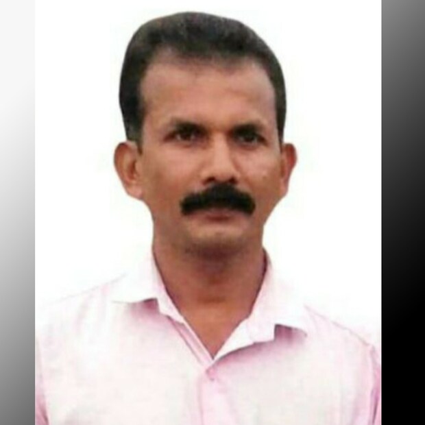  കണ്ണൂർ: ഫ്ലെക്സ് കെട്ടുന്നതിനിടെ ബ്രസീൽ ആരാധകൻ മരത്തിനു മുകളിൽ നിന്ന് വീണ് മരിച്ചു. കണ്ണൂർ ജില്ലയിലെ അഴീക്കോടാണ് സംഭവം ഉണ്ടായത്. അലവിൽ സ്വദേശിയായ നിതീഷ് (47) ആണ് മരിച്ചത്. രണ്ടു ദിവസം മുമ്പാണ് ഫ്ലക്സ് കെട്ടുന്നതിനിടെ നിതീഷ് മരത്തിൽനിന്ന് വീണത്. ഗുരുതരമായി പരിക്കേറ്റ നിതീഷ് കണ്ണൂരിലെ ആശുപത്രിയിൽ ചികിത്സയിലിരിക്കെയാണ് ഇന്ന് രാവിലെ മരിച്ചത്.