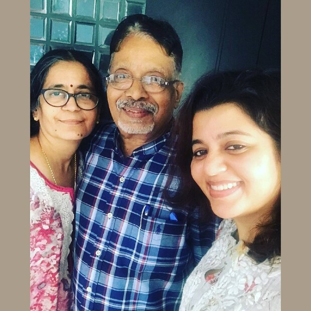  2021 നവംബർ മാസത്തിലാണ് സുപ്രിയയുടെ പിതാവ് വിജയകുമാർ മേനോൻ വിടചൊല്ലിയത്‌. പാലക്കാട് സ്വദേശികളായ വിജയകുമാർ- പത്മിനി വിജയകുമാർ ദമ്പതികളുടെ ഏക മകളാണ് സുപ്രിയ