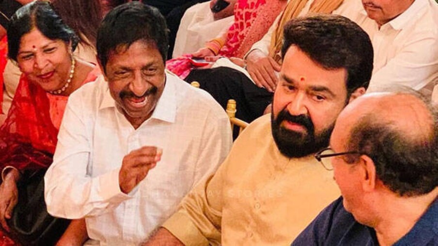  കഴിഞ്ഞ ദിവസം യുവ നിർമാതാവ് വിശാഖ് സുബ്രഹ്മണ്യത്തിന്‍റെ വിവാഹ ചടങ്ങിലും ശ്രീനിവാസന്‍ കുടുംബ സമേതം പങ്കെടുത്തു. നടന്‍ മോഹന്‍ലാലിനും നിര്‍മ്മാതാവ് സുരേഷ് കുമാറിനുമൊപ്പം ഇരുന്ന് പൊട്ടിച്ചിരിക്കുന്ന ശ്രീനിവാസന്‍റെ ചിത്രം സമൂഹമാധ്യമങ്ങളില്‍ ശ്രദ്ധനേടിയിരുന്നു.