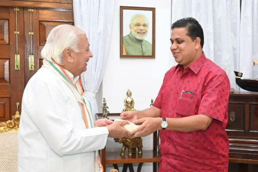  ഗവർണറുടെ കാരണം കാണിക്കൽ നോട്ടീസിന് എല്ലാ വിസിമാരും വിശദീകരണം നൽകി. 10 വൈസ് ചാൻസലർമാരാണ് വിശദീകരണം നൽകിയത്. കണ്ണൂർ വിസി വിശദീകരണം നൽകിയത് അഭിഭാഷകൻ മുഖേനയാണ്. ഇന്നലെ ഉച്ചേയോടെയാണ് കണ്ണൂർ വി. സി ഗോപിനാഥ് രവീന്ദ്രൻ ഗവർണർക്ക് മറുപടി നൽകിയത്. തന്റെ നിയമനവുമായി ബന്ധപ്പെട്ട് ചട്ടലംഘനങ്ങൾ നടന്നിട്ടില്ലെന്നാണ് വി സി നൽകിയ മറുപടിയിൽ പറയുന്നതെന്നാണ് റിപ്പോർട്ട്.
