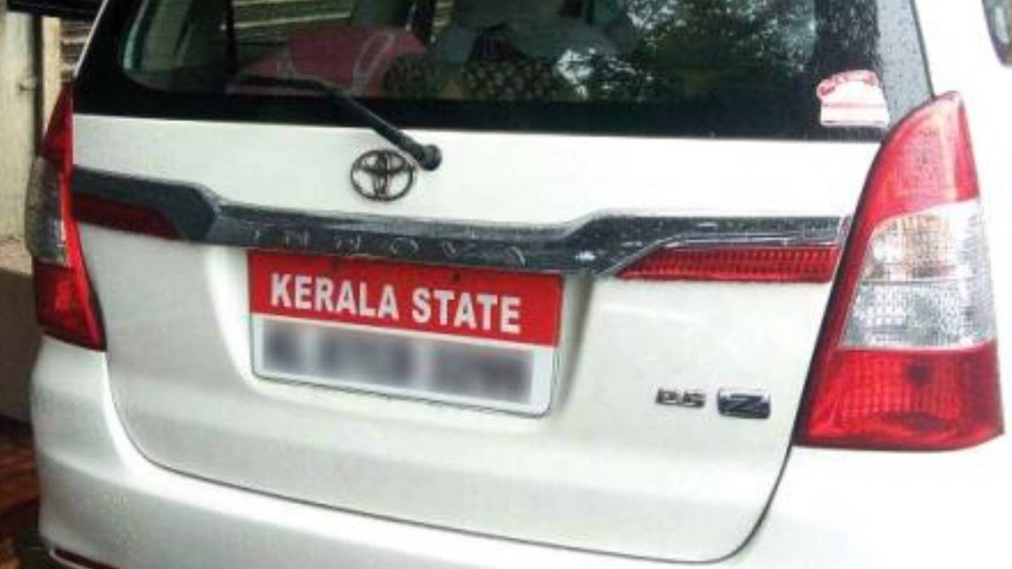 വാഹനപരിശോധനയിൽ നിന്നു രക്ഷപെടാൻ 'കേരള സ്റ്റേറ്റ് 12' നമ്പർ പ്ലേറ്റ്; പ്രതിയെക്കുറിച്ച് അന്വേഷണം ശക്തമാക്കി