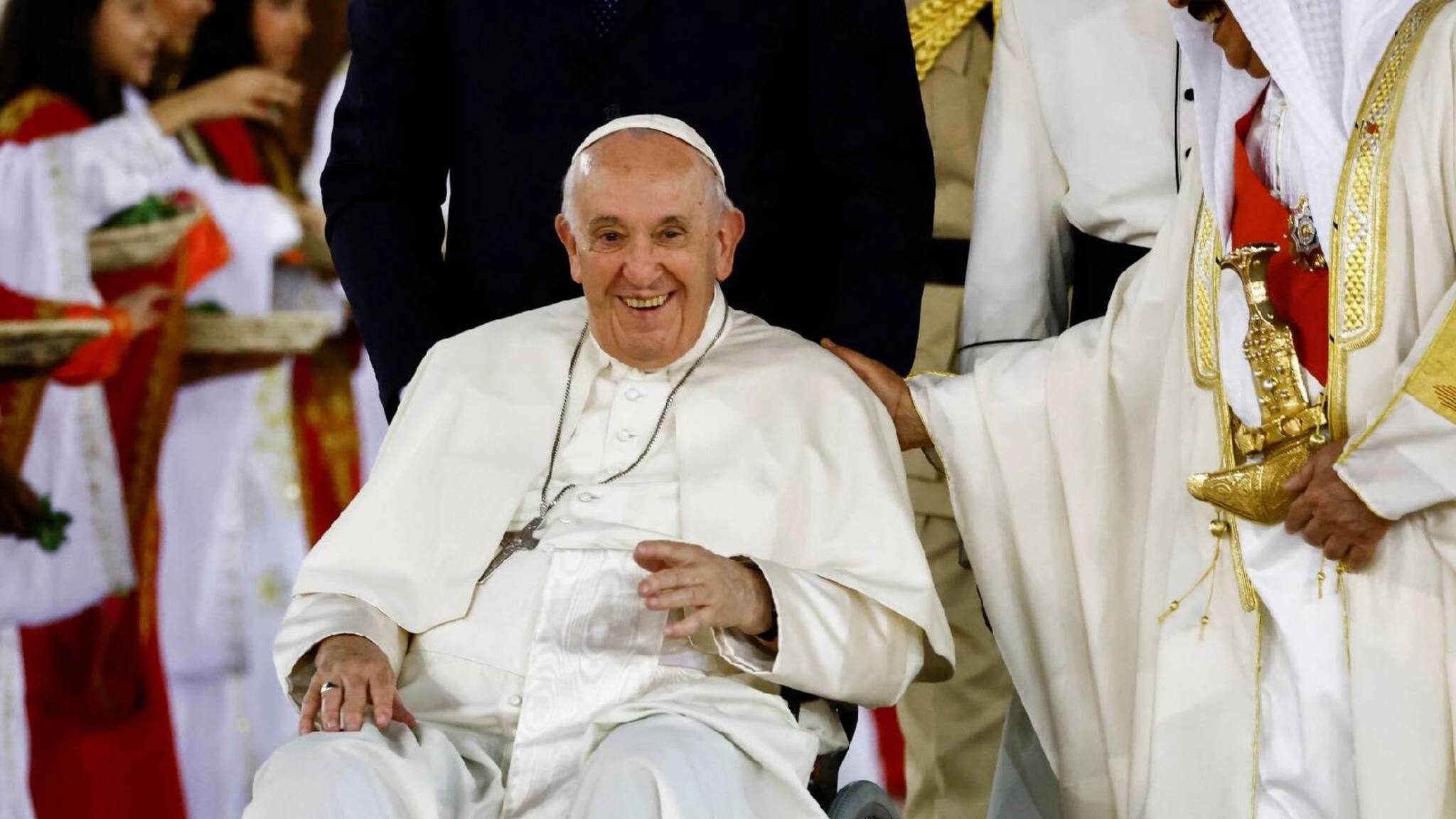 Pope Francis | ഫ്രാൻസിസ് മാർപാപ്പ ആദ്യമായി ബഹ്റൈനിൽ; മനുഷ്യാവകാശ ലംഘനങ്ങൾ അവസാനിപ്പിക്കണമെന്ന് ആഹ്വാനം