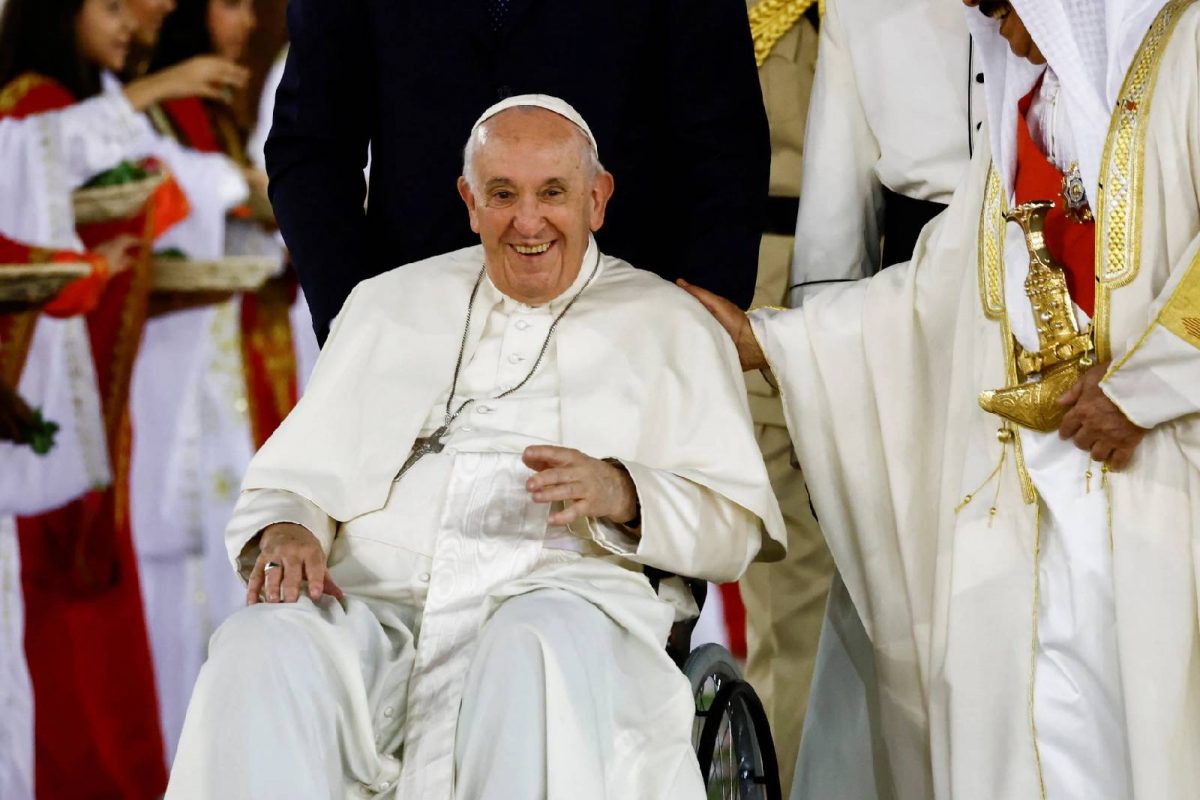 Pope Francis | ഫ്രാൻസിസ് മാർപാപ്പ ആദ്യമായി ബഹ്റൈനിൽ; മനുഷ്യാവകാശ ലംഘനങ്ങൾ അവസാനിപ്പിക്കണമെന്ന് ആഹ്വാനം