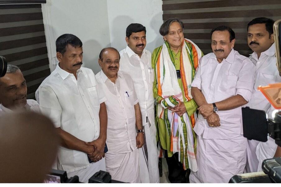  തരൂരിന് മലപ്പുറം ഡിസിസിയിൽ വൻ സ്വീകരണമാണ് ലഭിച്ചത്. മലപ്പുറം ഡിസിസിയിൽ മുദ്രാവാക്യം വിളികളോടെ ആണ് പ്രവർത്തകർ ശശി തരൂരിനെ എതിരേറ്റത്. ഡിസിസി അധ്യക്ഷൻ വി എസ് ജോയ് തരൂരിനെ സ്വീകരിച്ചു.  ജില്ലയിലെ ഏക കോൺഗ്രസ് എംഎൽഎ എ പി അനിൽകുമാർ, കെപിസിസി ഭാരവാഹികളായ  ആര്യാടൻ ഷൗക്കത്ത്, ആലിപ്പറ്റ ജമീല എന്നിവരുടെ അസാന്നിദ്ധ്യവും ശ്രദ്ധേയമായിരുന്നു.