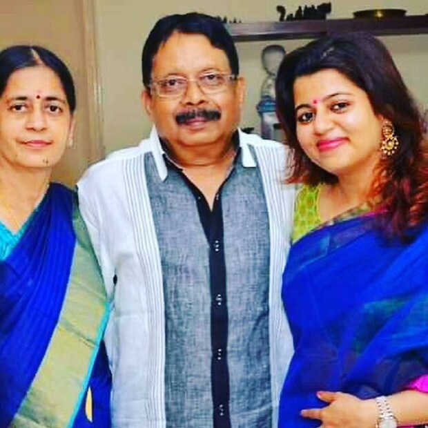  വലിയ വിജയങ്ങളുടെ മദ്ധ്യേ നിൽക്കുമ്പോഴും, സുപ്രിയയുടെ മനസിനുള്ളിൽ വിജയത്തിളക്കം മാത്രമല്ല പലപ്പോഴും. അച്ഛൻ കൂടെ ഉണ്ടായിരുന്നെങ്കിൽ, ഈ വിജയങ്ങളെല്ലാം മറ്റൊരു തലത്തിൽ ആനന്ദകരമായേനെ എന്ന് സുപ്രിയ പറഞ്ഞും പറയാതെയും പല പോസ്റ്റുകൾ ചെയ്തിട്ടുണ്ട്